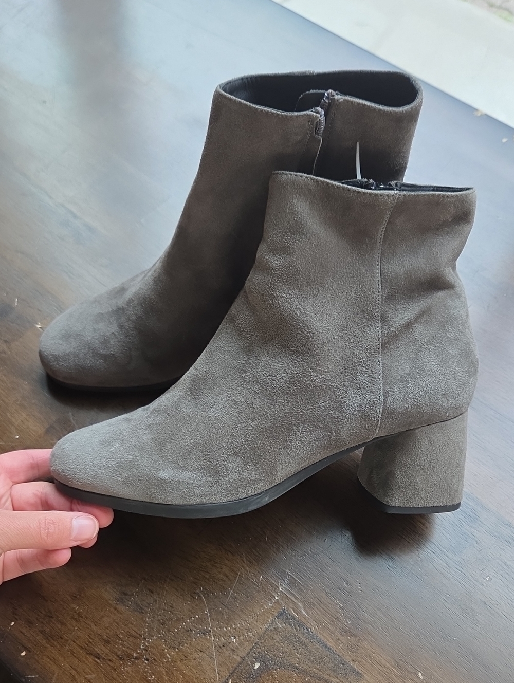 Geox Size 8 Women's Suede Ankle Boots in Gray NEW